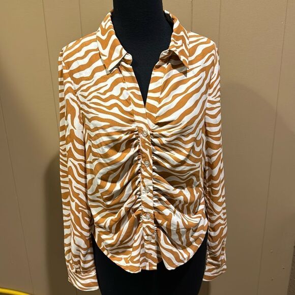 Sanctuary caramel/white tiger stripe ruched button down shirt. NWT. Size small - Picture 1 of 7